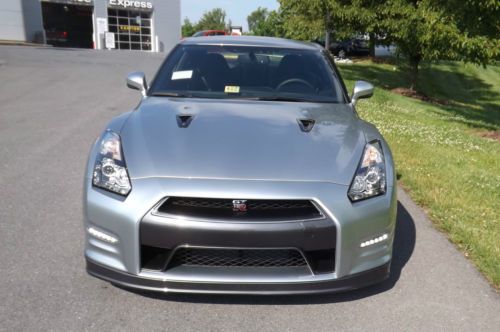 2014 Nissan GT-R, US $97,530.00, image 2