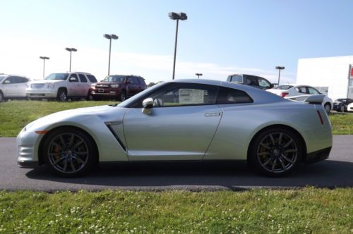2014 Nissan GT-R, US $97,530.00, image 3