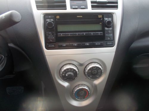 2008 Toyota Yaris, NO RESERVE, image 4