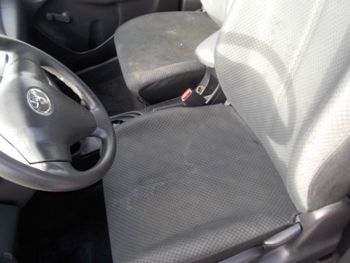 2008 Toyota Yaris, NO RESERVE, image 6