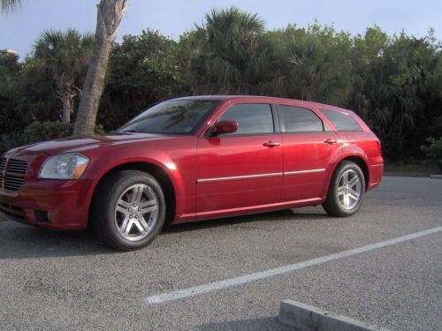 2006 dodge magnum sxt wagon w/3.5 v-6 - 46k mi. - 27 mpg - garage kept - mint!