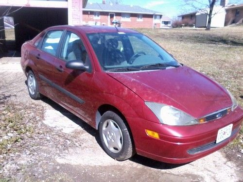 2004 ford focus lx sedan 4-door 2.0l low mileage!!!!  great on gas