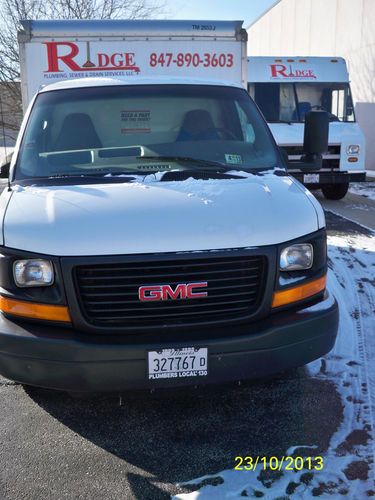 2004 gmc 10' box truck savana 3500 base cutaway van 2-door 6.0l