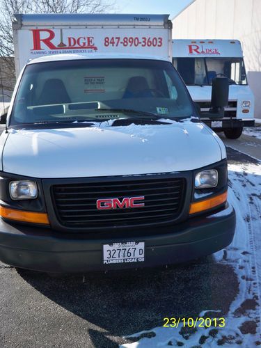 2004 gmc 10' box truck savana 3500 base cutaway van 2-door 6.0l