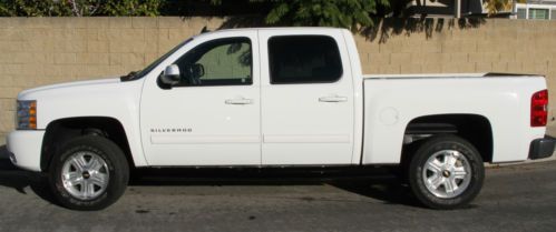 Like new 2011 chevrolet silverado z71 4x4 truck 4 door 22k miles