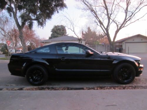 2008 ford mustang bullitt  this a rare black one!  no. 81 of 1819 black bullitts