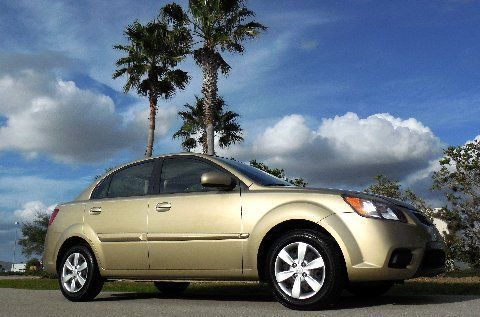 Full factory warranty~automatic~new tires~30 mpg&#039;s~satellite radio 11 12 13