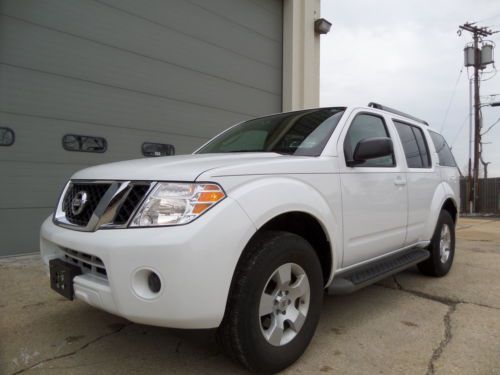 2011 nissan pathfinder sport utility 4.0l ***like new*** ***no reserve***