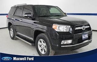 11 toyota 4runner cloth seats, sunroof, 3 row suv, clean carfax, we finance!