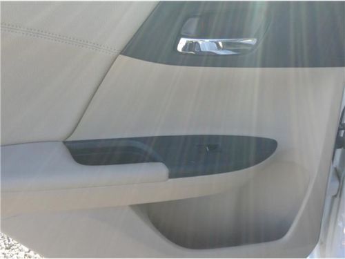 EX-L 3.5L Body-colored bumpers Fog lamps LED brake lights 12V pwr outlets, image 16