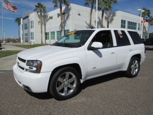 06 white automatic 6.0l v8 suv