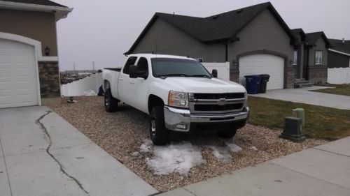 New body. duramax. leather. heated seats. diesel. new tires. all terrain. 4wd.