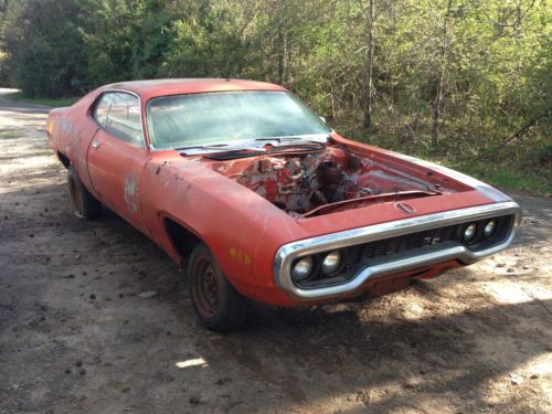 Two 71 plymouth roadrunners good project 383 mopar