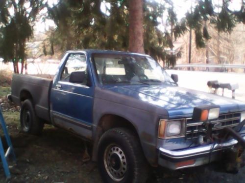 1990 chevrolet s10 base standard cab pickup 2-door 4.3l