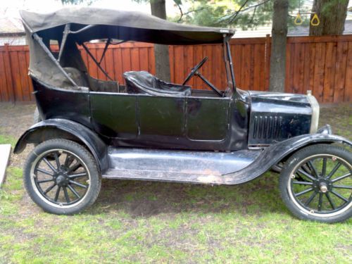 1922 ford model t touring convertible.