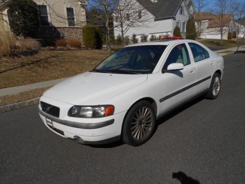 2004 volvo s60, 114,000 miles, leather, loaded, excellent condition