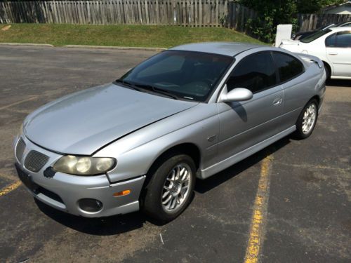 2004 pontiac gto base coupe 2-door 5.7l