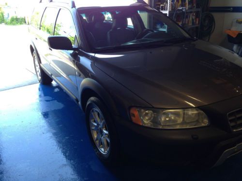 2005 volvo xc70 base wagon 4-door 2.5l