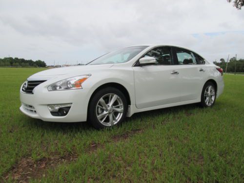 New 2014 nisan altima sl loaded 30 miles