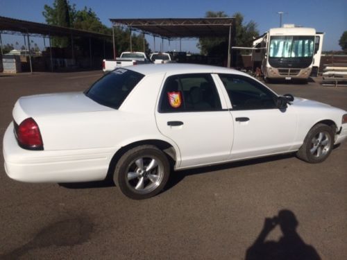 2006 Ford Crown Victoria Police Interceptor Sedan 4-Door 4.6L, image 2