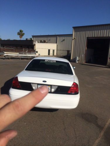 2006 Ford Crown Victoria Police Interceptor Sedan 4-Door 4.6L, image 3