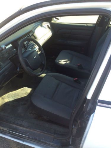 2006 Ford Crown Victoria Police Interceptor Sedan 4-Door 4.6L, image 4
