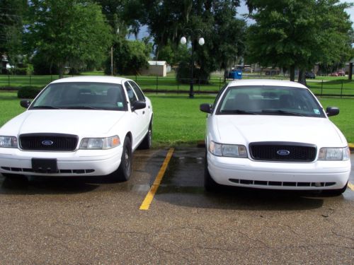 Lot of (2) 2008 ford crown victoria police units