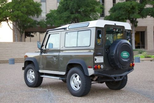 1997 LAND ROVER DEFENDER 90! LOW MILES... Very RARE., image 4