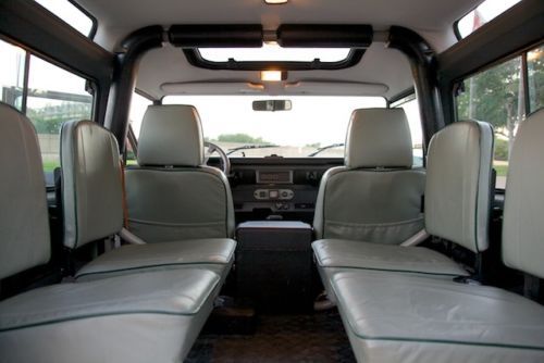 1997 LAND ROVER DEFENDER 90! LOW MILES... Very RARE., image 8