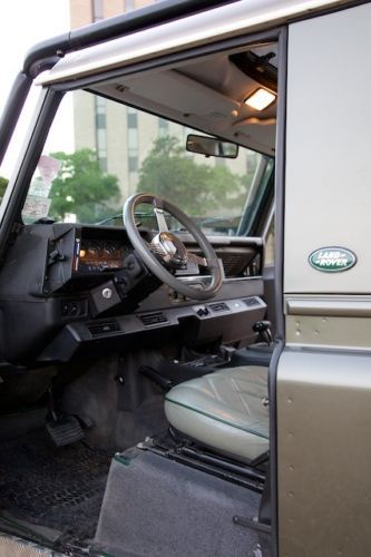 1997 LAND ROVER DEFENDER 90! LOW MILES... Very RARE., image 12