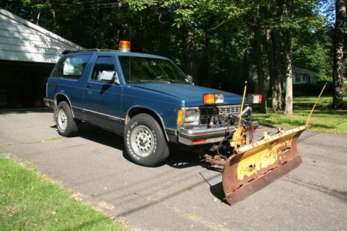 1991 chevrolet blazer s-10 with meyer 4 way plow.  a/c, ps, pb blue on blue