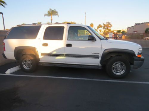 2000 white chevrolet suburban