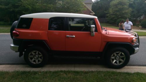 Toyota fj cruiser....like new 4000 miles