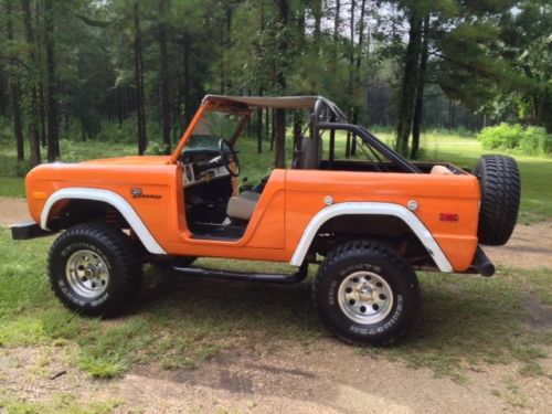 1972 ford bronco w/ 302 v8!