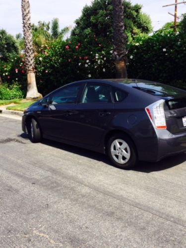 2011 toyota pruius --24650 miles, bluetooth, dark grey