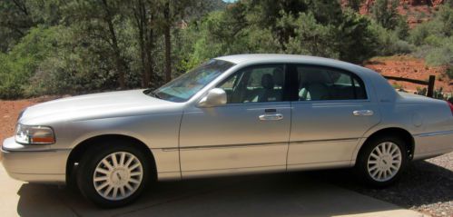 2005 Lincoln Town Car Signature Sedan 4-Door 4.6L, image 3
