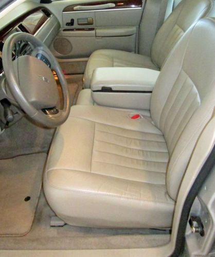 2005 Lincoln Town Car Signature Sedan 4-Door 4.6L, image 4