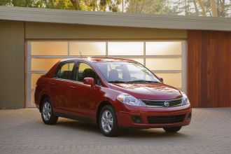 2011 nissan versa 1.8 s
