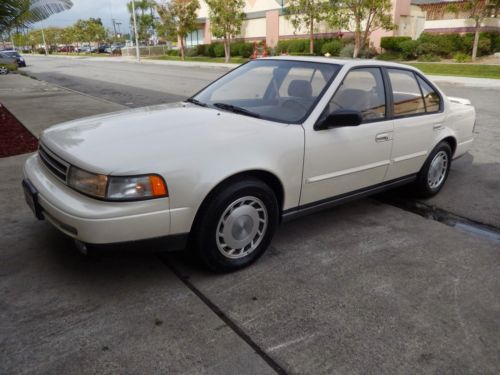Nissan maxima nissans top of the line with just 42000 miles pearl white / tan
