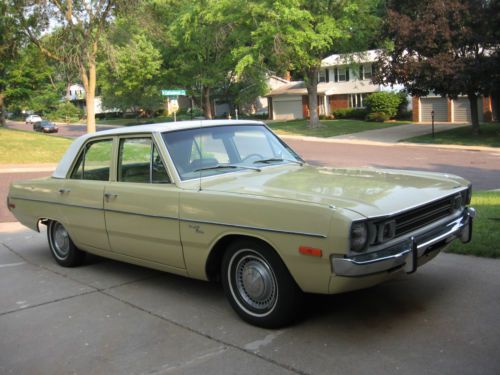 Dodge dart custom 4-dr 1972