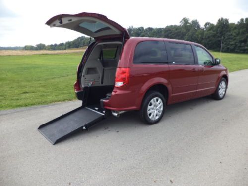 2014 dodge grand caravan se wheelchair/handicap ramp van rear entry brand new