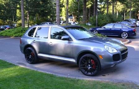 Porsche cayenne turbo 2004 excellent condition (22&#034; custom wheels)