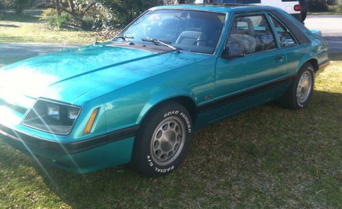 1986 ford mustang gt hatchback 2-door 5.0l