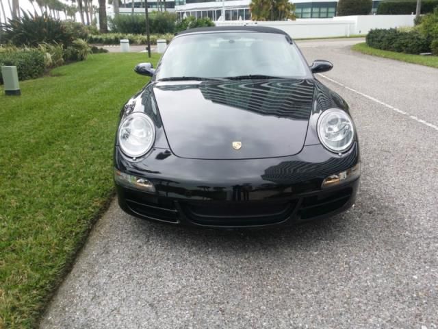 Porsche 911 carrera 4 convertible 2-door