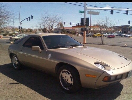 Porsche 928