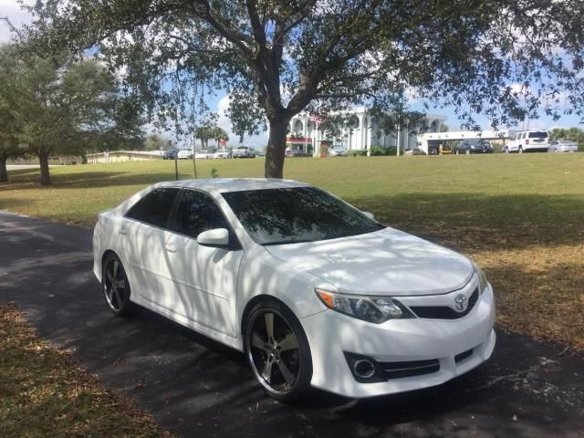 2012 toyota camry se sedan 4-door