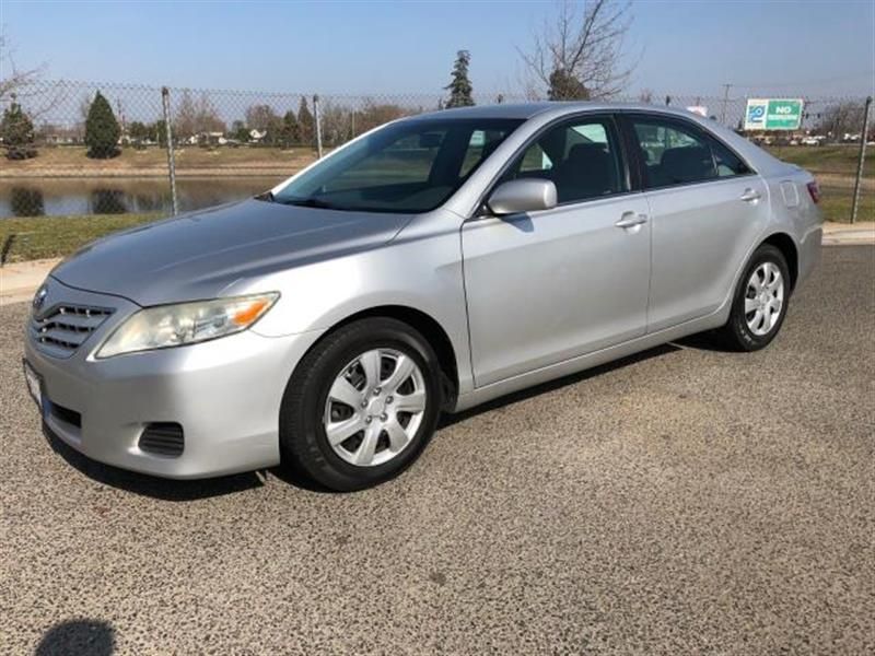 2010 toyota camry le