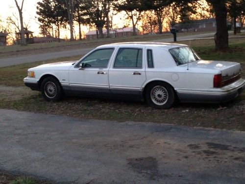 1994 lincoln town car signature sedan 4-door 4.6l