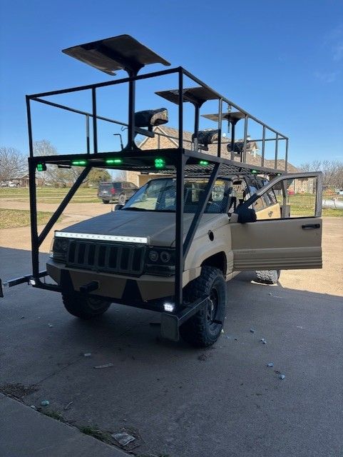 Ultimate hunting jeep
