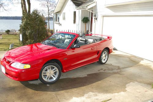 1998 ford mustang gt convertible 2-door 4.6l - mint condition!